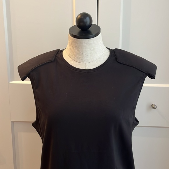 NWT Tibi Shoulder Pad Sleeveless T-shirt Top Muscle Tank size M - Picture 3 of 6